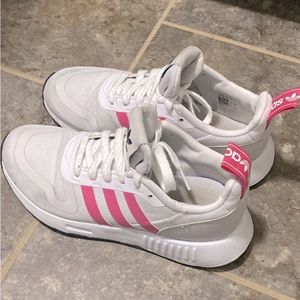 Girl’s Adidas shoes size 4